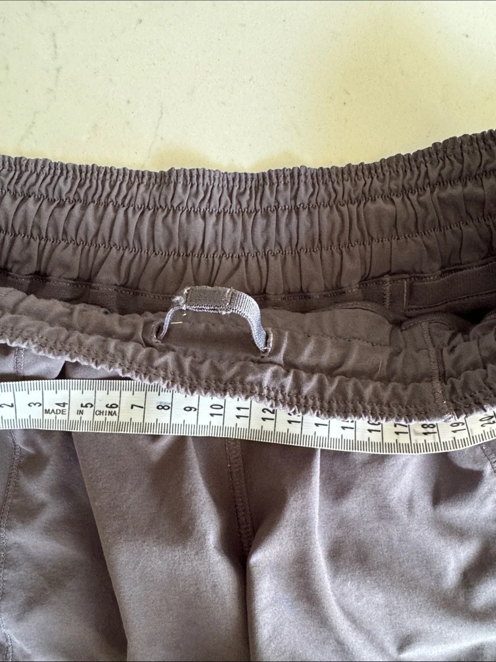 lululemon athletica Women’s Slate Gray Elastic-Waist Athletic Shorts size 4- 2.5